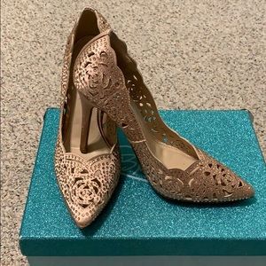 Betsy Johnson Elsa color Blush size 7